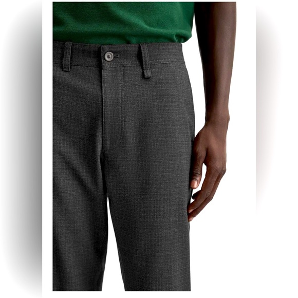 Zara Men's Textured Stretch Pants
Dark Gray Size: Waist 38 Length 32 Zara - Picture 4 of 10